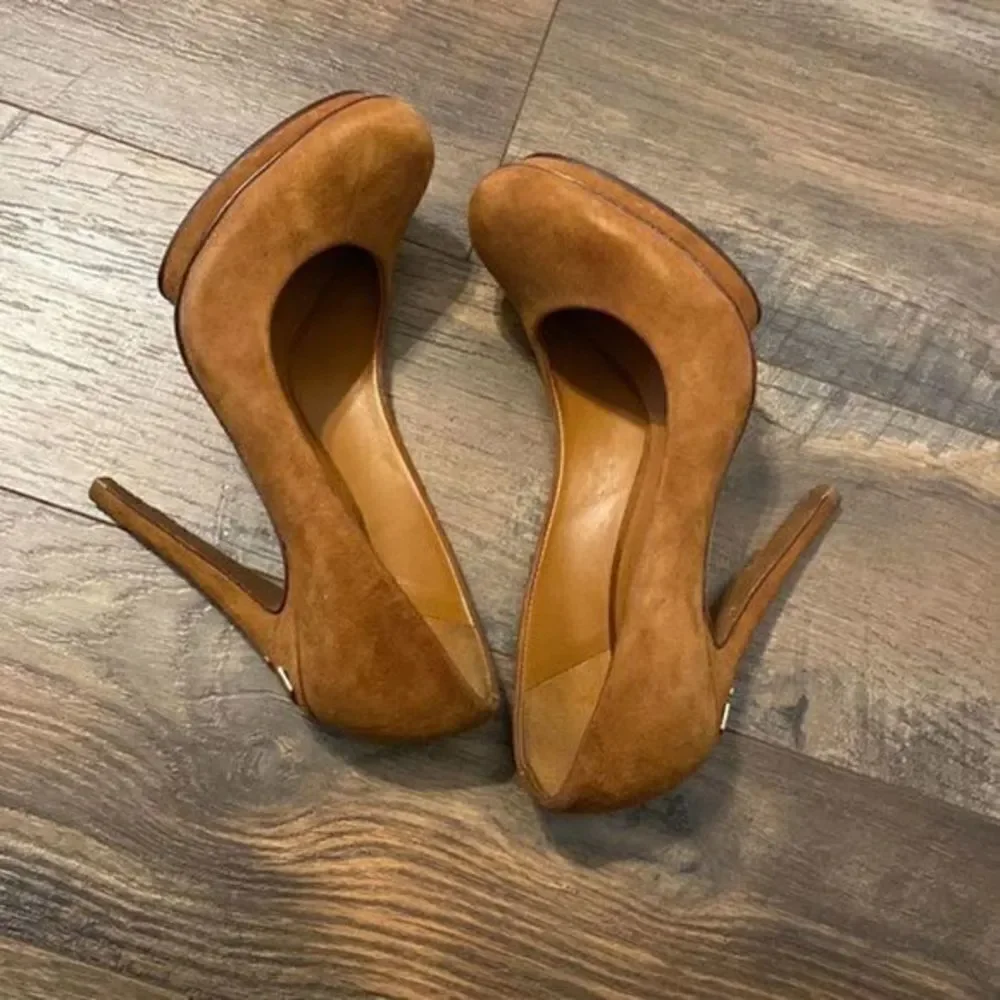 Tory Burch pumps size 9 - Picture 4 of 5